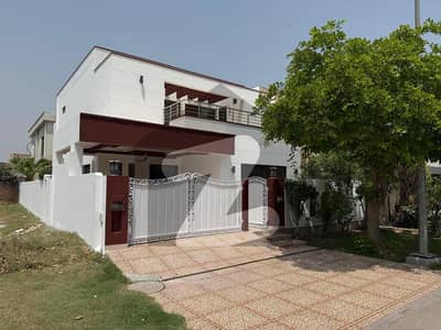 ڈی ایچ اے فیز 5 - بلاک اے فیز 5,ڈیفنس (ڈی ایچ اے),لاہور میں 4 کمروں کا 10 مرلہ مکان 5.99 کروڑ میں برائے فروخت۔