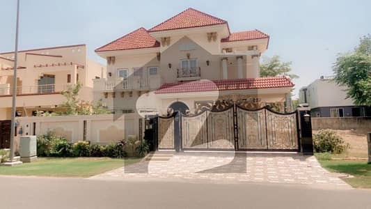 ڈی ایچ اے فیز 5 ڈیفنس (ڈی ایچ اے),لاہور میں 6 کمروں کا 1 کنال مکان 12.99 کروڑ میں برائے فروخت۔