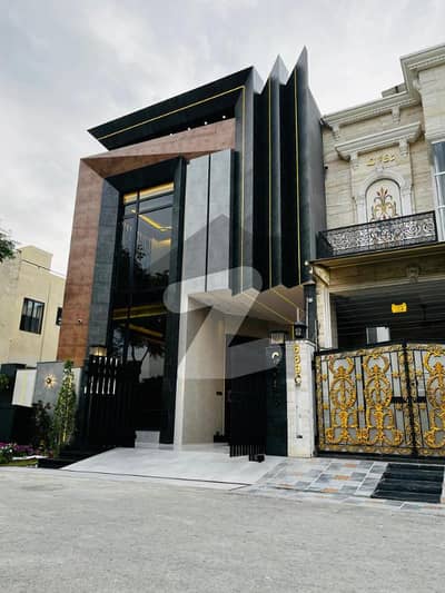 5marla for sale Brand New House modern design and top location of C block ,9town ,DHA Lhr