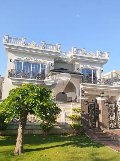 ڈی ایچ اے فیز 5 ڈیفنس (ڈی ایچ اے),لاہور میں 6 کمروں کا 1 کنال مکان 17.9 کروڑ میں برائے فروخت۔