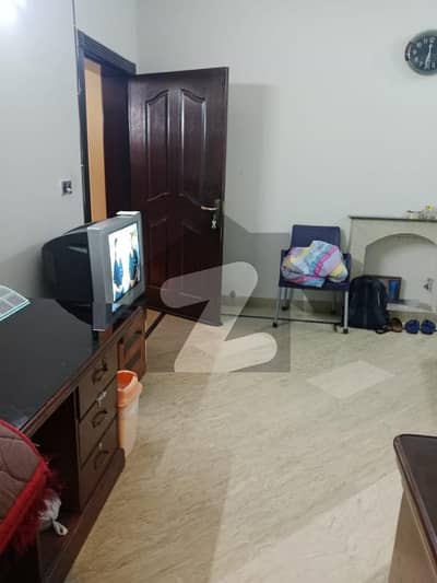 جوہر ٹاؤن فیز 2 جوہر ٹاؤن,لاہور میں 2 کمروں کا 15 مرلہ زیریں پورشن 90.0 ہزار میں کرایہ پر دستیاب ہے۔