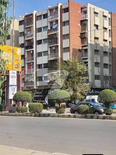 کلفٹن ۔ بلاک 8 کلفٹن,کراچی میں 3 کمروں کا 7 مرلہ فلیٹ 4.5 کروڑ میں برائے فروخت۔