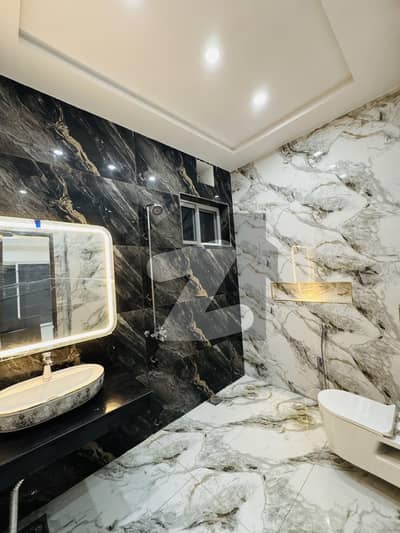 ڈی ایچ اے فیز 1 ۔ سیکٹر ایچ ڈی ایچ اے فیز 1,ڈی ایچ اے ڈیفینس,ملتان میں 5 کمروں کا 1 کنال مکان 5.25 کروڑ میں برائے فروخت۔