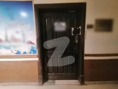 صدیق ٹریڈ سنٹر گلبرگ,لاہور میں 5 مرلہ Studio دفتر 1.9 کروڑ میں برائے فروخت۔