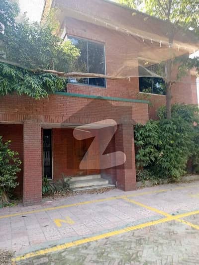 Gulberg 4 Kanal House For Office Use Is Available On Rent.