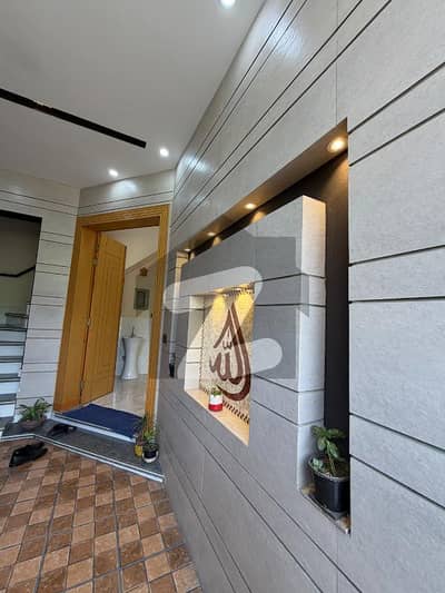 علامہ اقبال ٹاؤن لاہور میں 4 کمروں کا 3 مرلہ مکان 2.9 کروڑ میں برائے فروخت۔