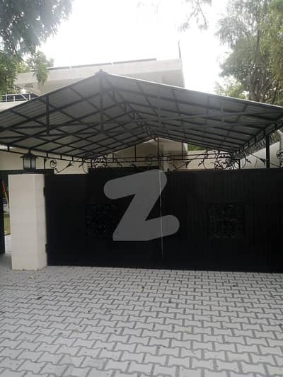 ایف ۔ 8/3 ایف ۔ 8,اسلام آباد میں 1 کنال Studio مکان 9.0 لاکھ میں کرایہ پر دستیاب ہے۔