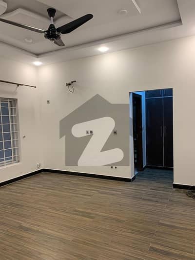 بحریہ انکلیو - سیکٹر سی 1 بحریہ انکلیو,بحریہ ٹاؤن,اسلام آباد میں 5 کمروں کا 10 مرلہ مکان 2.1 لاکھ میں کرایہ پر دستیاب ہے۔