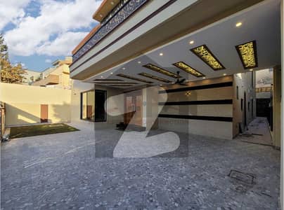 بحریہ ٹاؤن فیز 4 بحریہ ٹاؤن راولپنڈی,راولپنڈی میں 6 کمروں کا 1 کنال مکان 2.3 لاکھ میں کرایہ پر دستیاب ہے۔