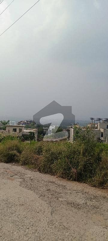 بنی گالہ اسلام آباد میں 1 کنال رہائشی پلاٹ 4.3 کروڑ میں برائے فروخت۔