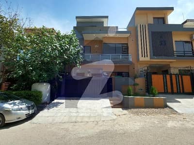 جی ۔ 13 اسلام آباد میں 4 کمروں کا 4 مرلہ مکان 4.4 کروڑ میں برائے فروخت۔