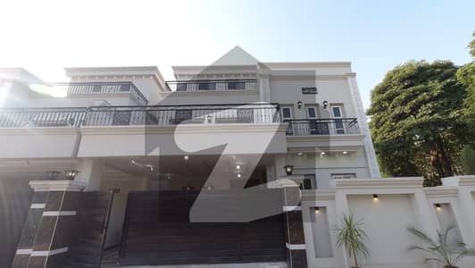 بنی گالہ اسلام آباد میں 5 کمروں کا 1 کنال مکان 6.0 کروڑ میں برائے فروخت۔