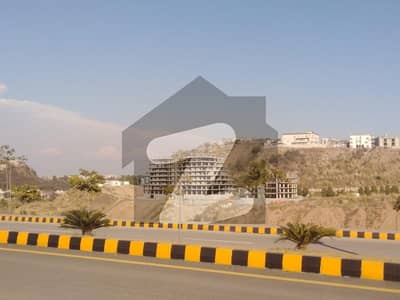 Investors Should Sale This Commercial Plot Located Ideally In DHA Defence