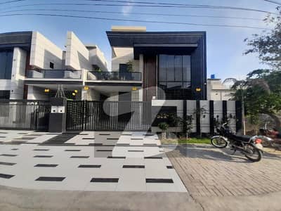 سینٹرل پارک ۔ بلاک جی سینٹرل پارک ہاؤسنگ سکیم,لاہور میں 5 کمروں کا 10 مرلہ مکان 4.15 کروڑ میں برائے فروخت۔