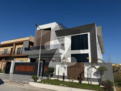 ایم پی سی ایچ ایس - بلاک سی 1 ایم پی سی ایچ ایس ۔ ملٹی گارڈنز,بی ۔ 17,اسلام آباد میں 6 کمروں کا 1 کنال مکان 9.5 کروڑ میں برائے فروخت۔