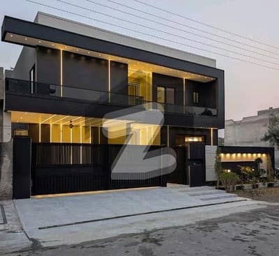 آئی ای پی انجینئرز ٹاؤن - سیکٹر بی آئی ای پی انجینئرز ٹاؤن,لاہور میں 7 کمروں کا 1 کنال مکان 6.5 کروڑ میں برائے فروخت۔