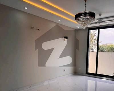 ڈی ایچ اے 9 ٹاؤن ڈیفنس (ڈی ایچ اے),لاہور میں 3 کمروں کا 5 مرلہ مکان 2.75 کروڑ میں برائے فروخت۔