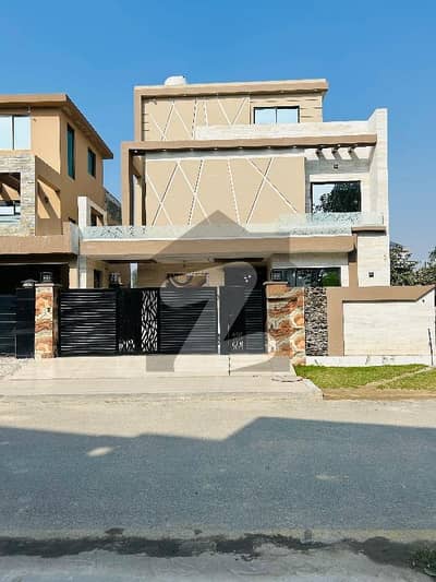 A Perfect Prime Location House Awaits You In Central Park - Block G Lahore