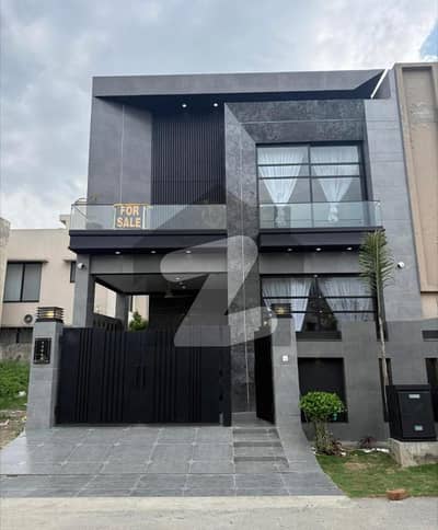 ڈی ایچ اے 9 ٹاؤن ڈیفنس (ڈی ایچ اے),لاہور میں 3 کمروں کا 5 مرلہ مکان 2.85 کروڑ میں برائے فروخت۔