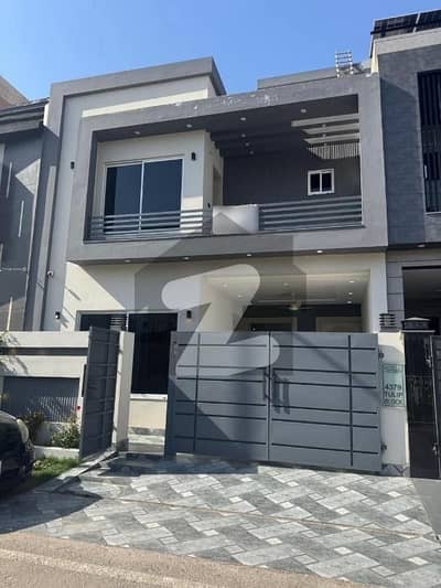 On Excellent Location House In Park View City Sized 6 Marla Is Available