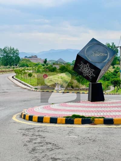 ناول فارمز ہاؤسنگ سکیم اسلام آباد میں 5 کنال رہائشی پلاٹ 4.5 کروڑ میں برائے فروخت۔