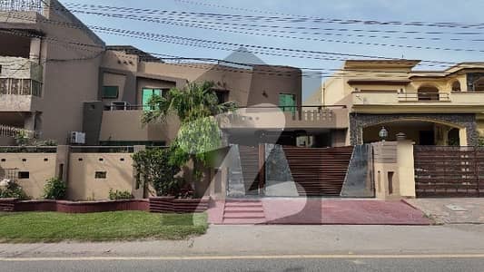 پی سی ایس آئی آر ہاؤسنگ سکیم فیز 2 ۔ بلاک بی پی سی ایس آئی آر ہاؤسنگ سکیم فیز 2,پی سی ایس آئی آر ہاؤسنگ سکیم,لاہور میں 5 کمروں کا 1 کنال مکان 9.25 کروڑ میں برائے فروخت۔