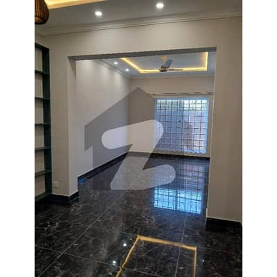 گرین ایونیو اسلام آباد میں 9 کمروں کا 8 مرلہ مکان 4.95 کروڑ میں برائے فروخت۔