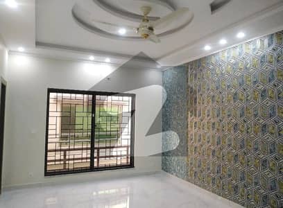Upper Portion Of 5 Marla For rent In Bahria Town Phase 8