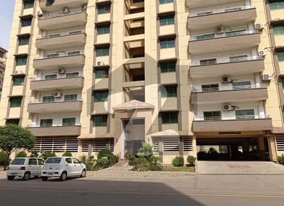 عسکری 11 ۔ سیکٹر بی اپارٹمنٹس عسکری 11,عسکری,لاہور میں 3 کمروں کا 10 مرلہ فلیٹ 1.2 لاکھ میں کرایہ پر دستیاب ہے۔