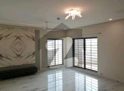 10 Marla Flat In Beautiful Location Of Askari 11 - Sector D In Lahore