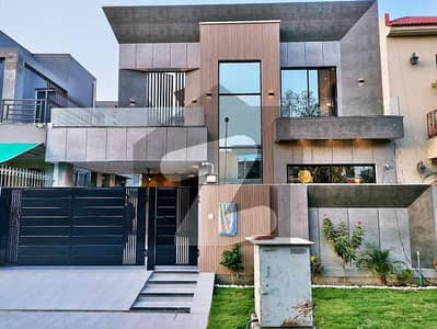 10 MARLA BEAUTIFUL HOUSE FOR RENT IN DHA PHASE 4 PRIME LOCATION