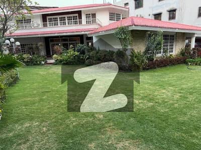 1000 Square Yards House Available In Gulshan-E-Iqbal For Sale
