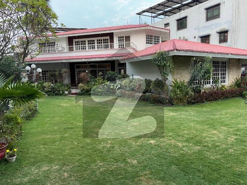 House Of 1000 Square Yards Is Available For Sale House Of 1000 Square Yards Is Available For Sale