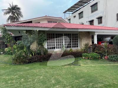 1000 Square Yards House For Sale In Gulshan-E-Iqbal - Block 4 Karachi