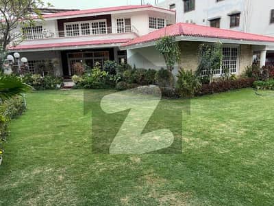 1000 Square Yards House Is Available For Sale