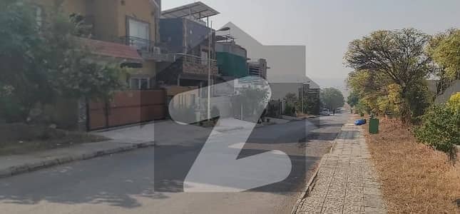 زرج سکیم ۔ سیکٹر سی زراج ہاؤسنگ سکیم,اسلام آباد میں 10 مرلہ رہائشی پلاٹ 2.0 کروڑ میں برائے فروخت۔