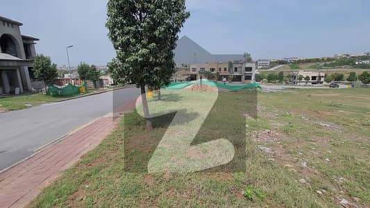 زرج سکیم ۔ سیکٹر سی زراج ہاؤسنگ سکیم,اسلام آباد میں 10 مرلہ رہائشی پلاٹ 2.0 کروڑ میں برائے فروخت۔