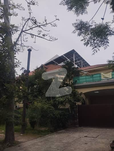 i-8 one kanal Duplex Full House For Rent.