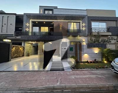 بحریہ ٹاؤن ۔ سیکٹر ایف بحریہ ٹاؤن,لاہور میں 5 کمروں کا 10 مرلہ مکان 2.9 کروڑ میں برائے فروخت۔