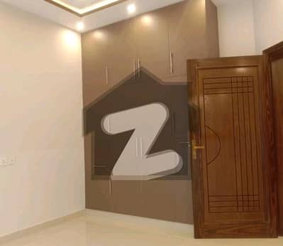 بحریہ ٹاؤن سیکٹر سی بحریہ ٹاؤن,لاہور میں 5 کمروں کا 10 مرلہ مکان 2.85 کروڑ میں برائے فروخت۔