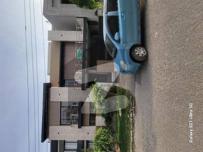 فارمانئیٹس ہاؤسنگ سکیم لاہور میں 5 کمروں کا 10 مرلہ مکان 3.5 کروڑ میں برائے فروخت۔