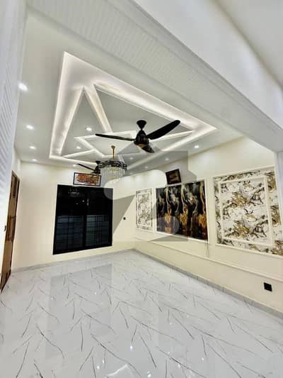 20 MARLA BEAUTIFUL 3 Bed UPPER PORTION water bore Electricity seperate Water bore