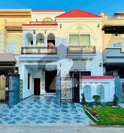 سٹی ہاؤسنگ سوسائٹی گوجرانوالہ میں 4 کمروں کا 5 مرلہ مکان 2.85 کروڑ میں برائے فروخت۔