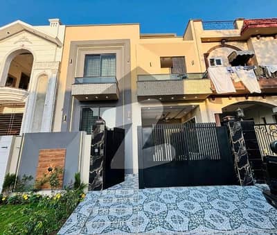 سٹی ہاؤسنگ سوسائٹی گوجرانوالہ میں 4 کمروں کا 5 مرلہ مکان 2.45 کروڑ میں برائے فروخت۔