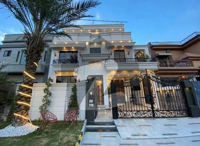 سٹی ہاؤسنگ سوسائٹی گوجرانوالہ میں 5 کمروں کا 10 مرلہ مکان 5.0 کروڑ میں برائے فروخت۔