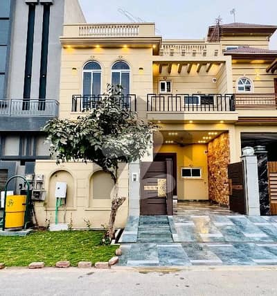 سٹی ہاؤسنگ سوسائٹی گوجرانوالہ میں 4 کمروں کا 5 مرلہ مکان 2.45 کروڑ میں برائے فروخت۔