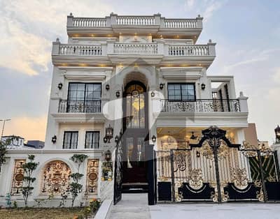 سٹی ہاؤسنگ سوسائٹی گوجرانوالہ میں 5 کمروں کا 10 مرلہ مکان 4.9 کروڑ میں برائے فروخت۔