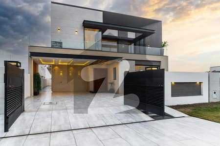 1-Kanal Contemporary Bungalow 5 Bedrooms, Elegant Double-Height Lobby