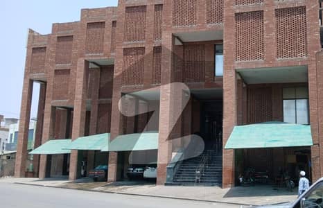 نواں شہر ملتان میں 2 کنال Studio عمارت 45.0 کروڑ میں برائے فروخت۔