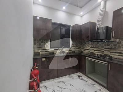 20 MARLA UPPER PORTION LIKE BRAND NEW